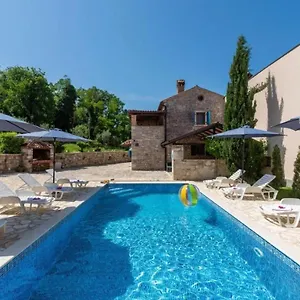 https://holiday-houses-luan.in-istria.net